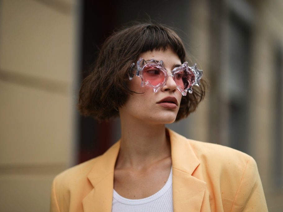 Bob-Frisuren gestuft ab 50 mit Brille - Lea Neumann mit gestuftem Bob mit Micro-Pony