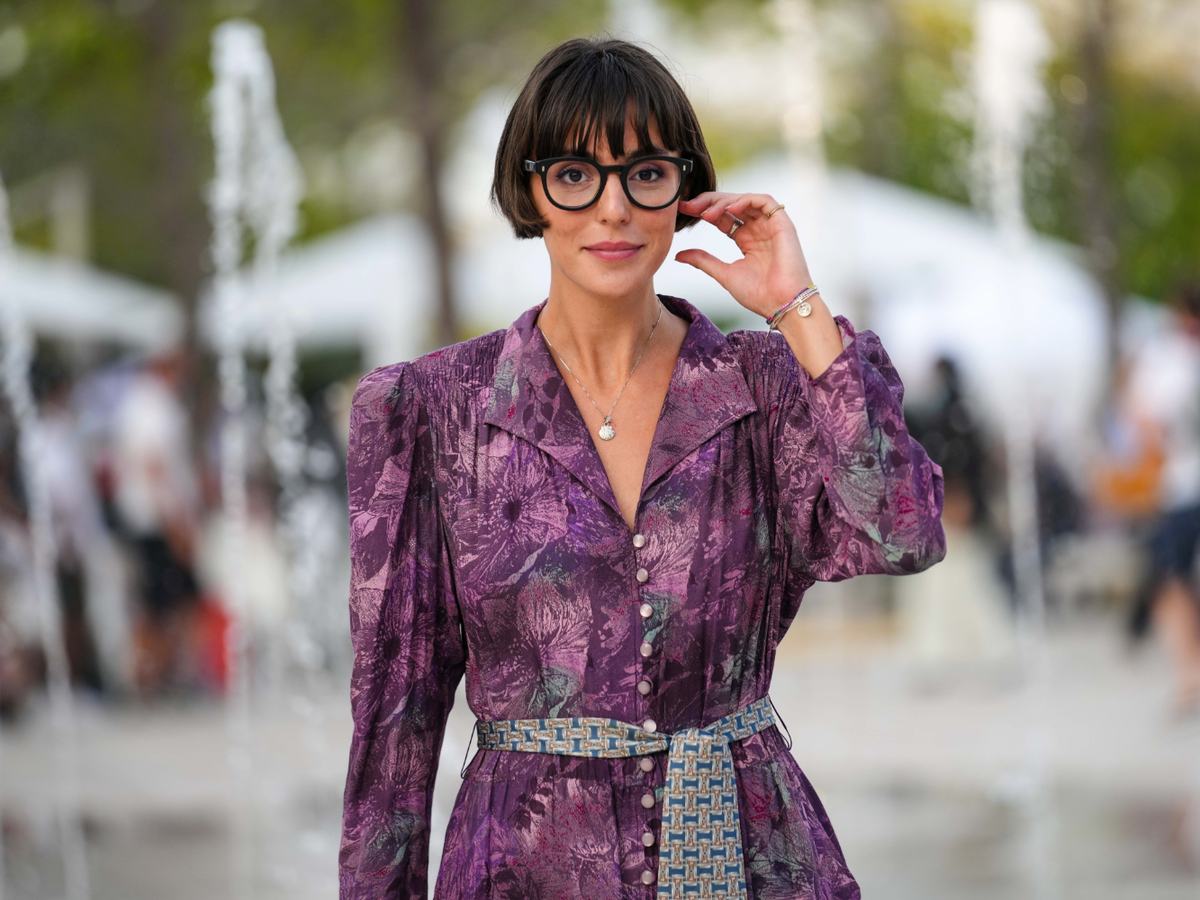 Bob-Frisuren gestuft ab 50 mit Brille - Frau mit gestuftem Bob mit Pony