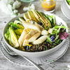 In der Buddha-Bowl mit Spargel steckt alles, was Sie für ein gesundes Essen brauchen