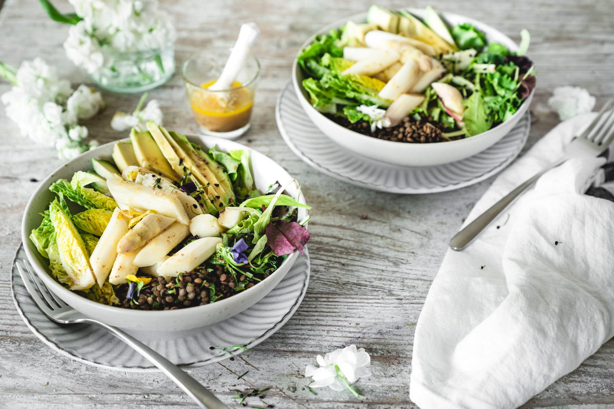 Buddha Bowl mit Spargel