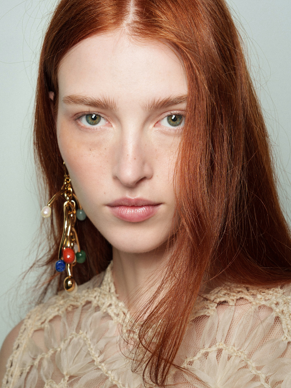 Model mit Ghost Lashes bei der SS/2025 Show von Zimmermann
