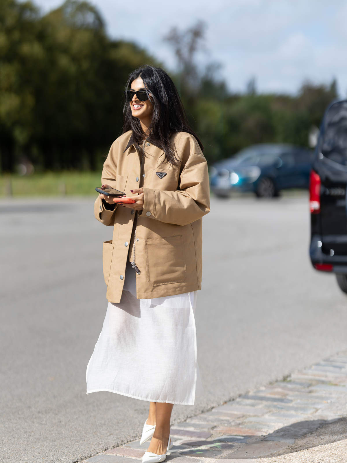Jacken-Trends 2025 - Frau in Barn Jacket