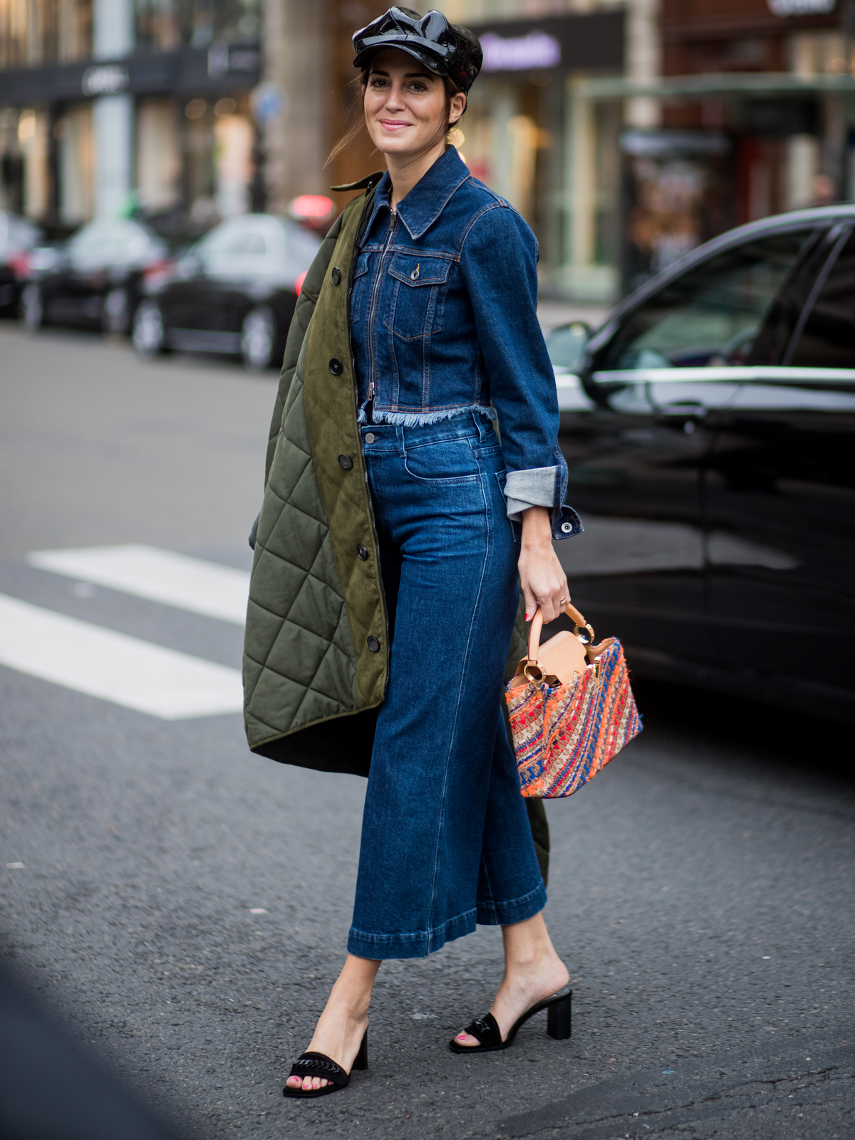 Jacken-Trends 2025 - Gala Gonzalez in Jeansjacke