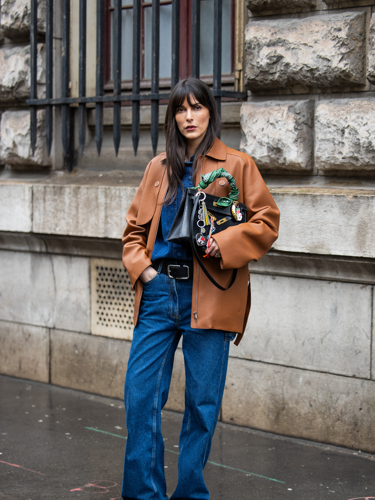 Jacken-Trends 2025 - Leia Sfez in Lederjacke