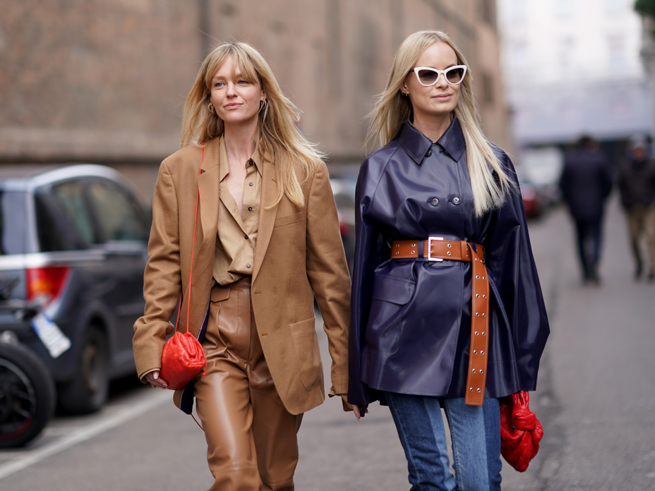 Jeanette Madsen und Thora Valdimars in den Jacken-Trends 2025