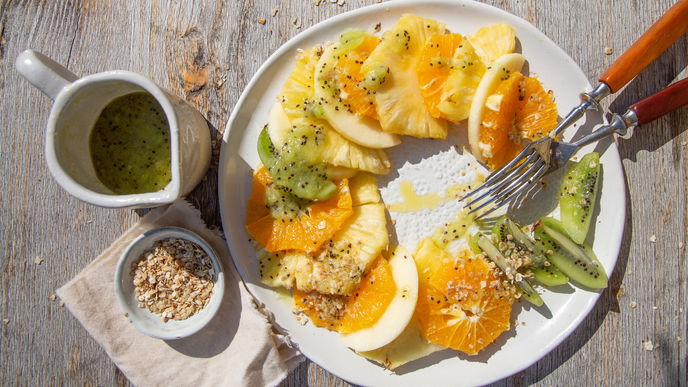 Rezept für Obst-Carpaccio mit Haferflocken - kalorienarm & zuckerfrei! 
