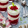 Unsere Rhabarber-Joghurt-Creme hat nur 123 Kalorien pro Portion!