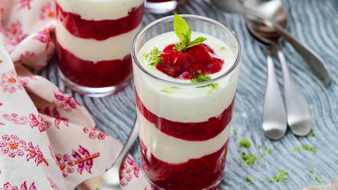 Unsere Rhabarber-Joghurt-Creme hat nur 123 Kalorien pro Portion! 