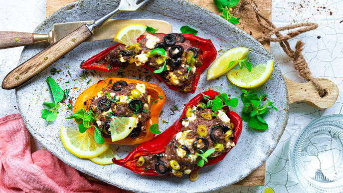 Schnelle gefüllte Paprika vom Grill: Damit wird es herrlich bunt auf dem Teller!