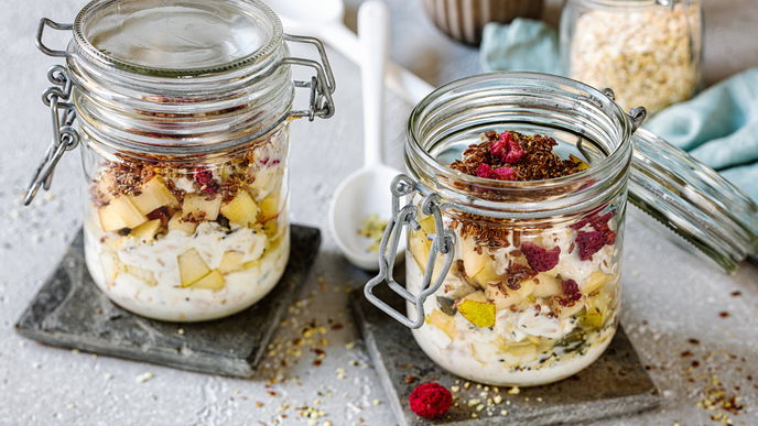 Unsere Skyr-Overnight-Oats mit Früchten stecken voller Proteine - und helfen beim Abnehmen!