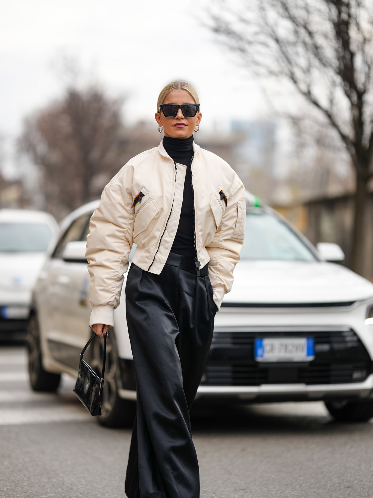 Jacken-Trends 2025 - Caro Daur in Bomberjacke