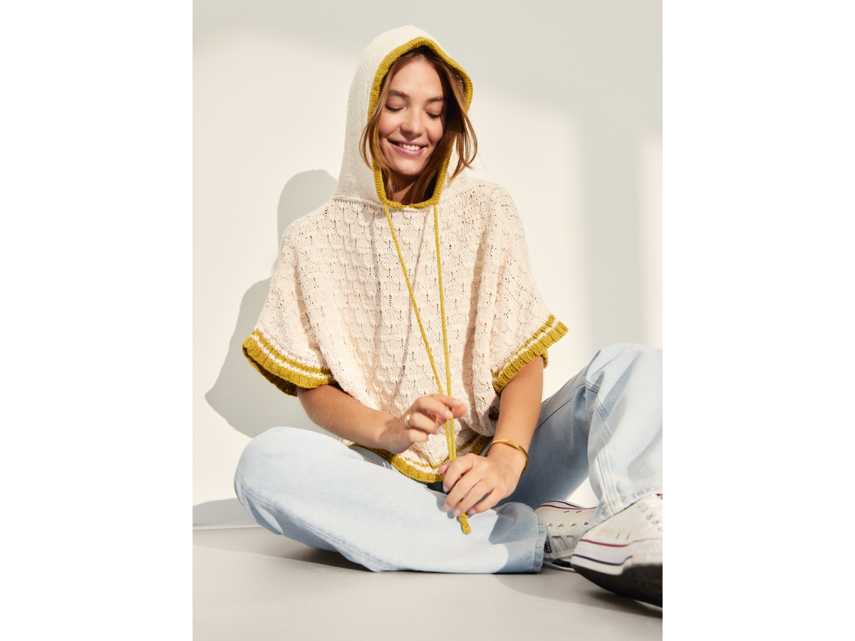 Stricken für den Frühling - Model in Strick-Hoodie von Lana Grossa