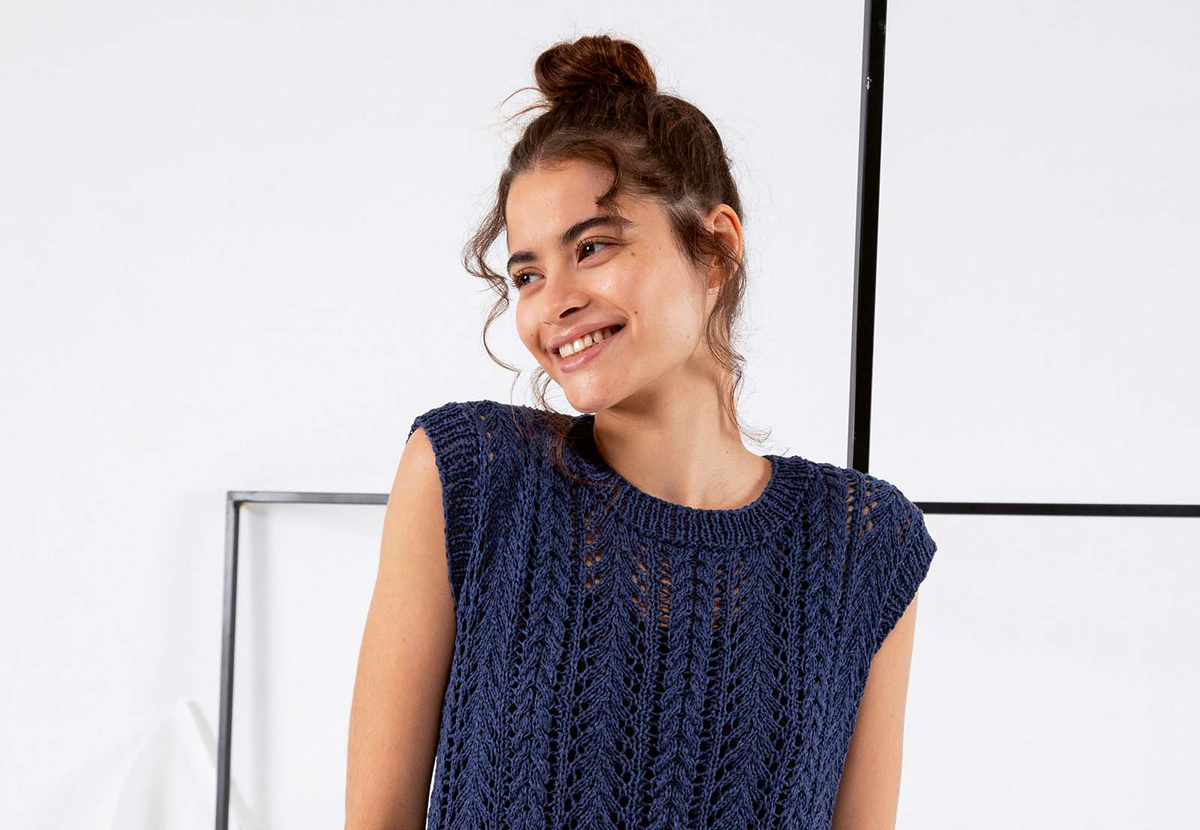 Stricken mit Leinen - Model in Pullunder von LANGYARNS