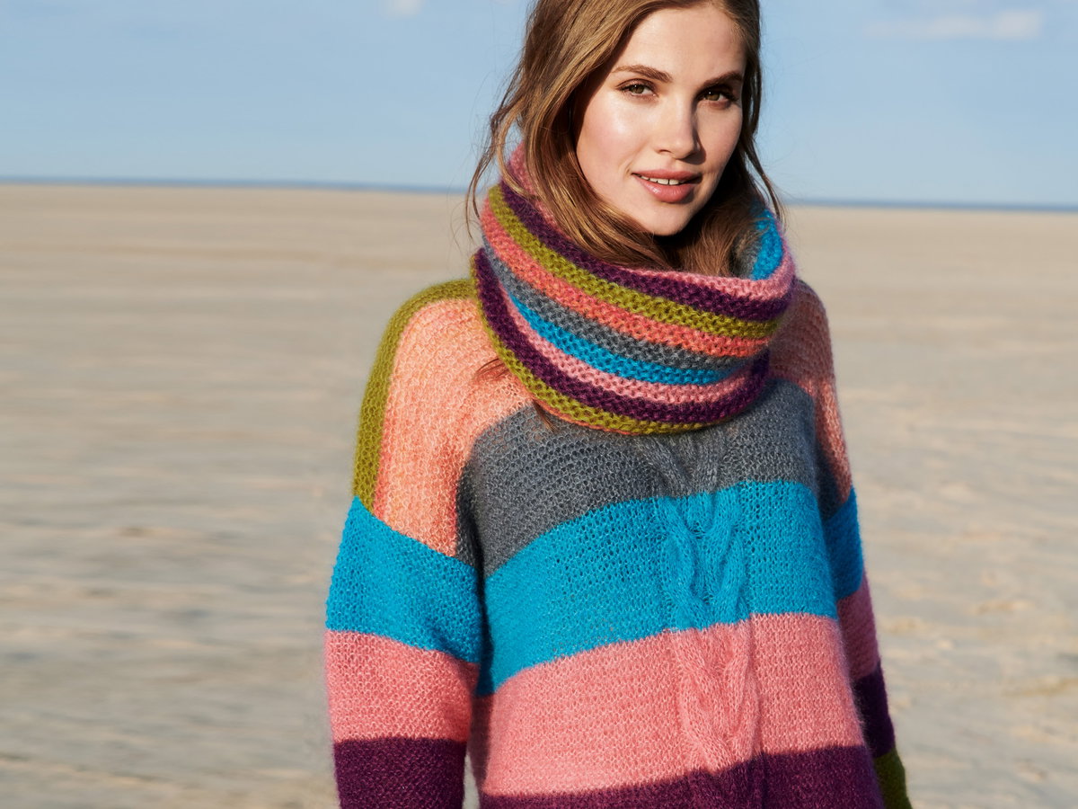 Stricken mit Seide - Model in Pullover und Streifen-Loopschal von Lana Grossa