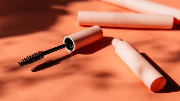 Tubing-Mascaras: Das sind die 5 besten Produkte aus der Drogerie - von dm bis Rossmann
