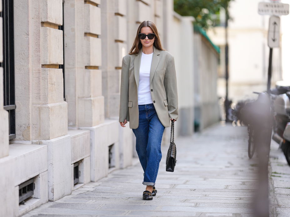Blazer-Outfits, welches schlicht ist