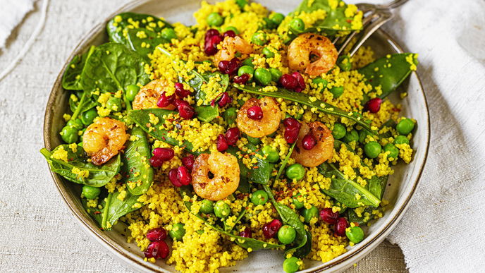 Bunter Couscous-Salat mit Spinat, Garnelen & Granatapfelkernen - schnell & lecker!