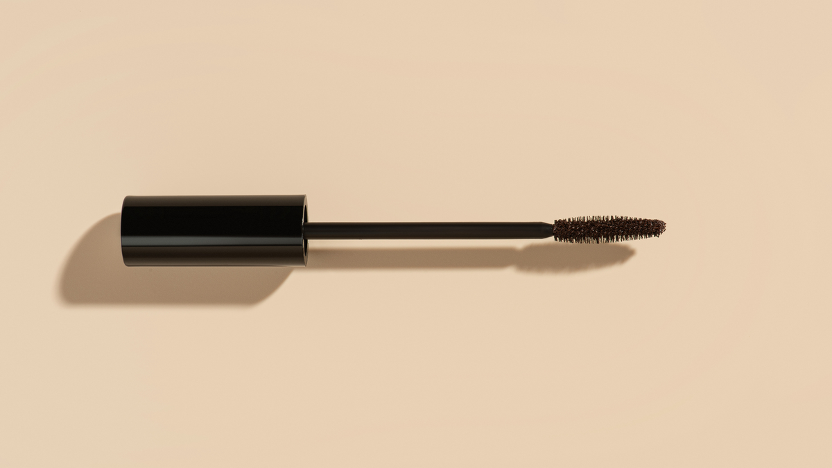 Schwarz? Out: Burgundy Mascara ist so viel natürlicher - diesen Augenfarben steht's