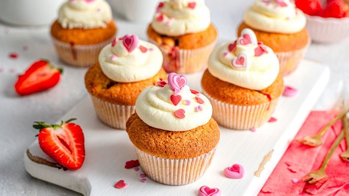 Valentinstags-Cupcakes: Mit unseren 3 Rezepten backen Sie sich direkt in das Herz der Liebsten