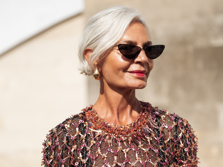 Frisuren mit Pony ab 50 - Grece Ghanem mit seitlichem Pony