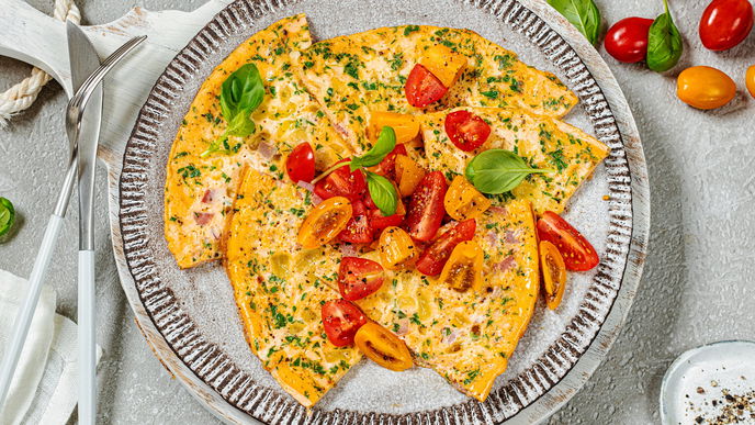 Gesunder Start in in den Tag: Unser Frühstücks-Omelette mit Tomaten & Mozzarella