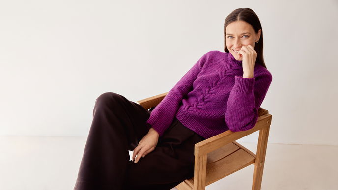 Ein Klassiker im neuen Look: Abstrakter Zopfmuster-Rollkragenpullover zum Nachstricken