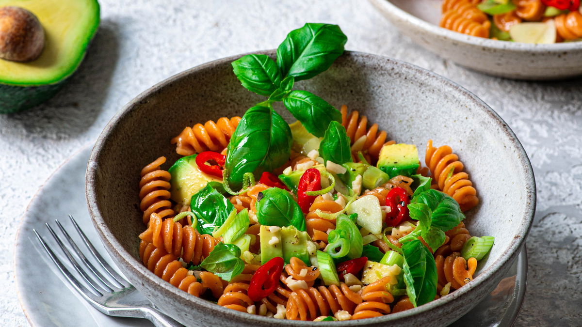 Linsenpasta alio-olio mit Avocado - unser glutenfreies & gesundes Nudelrezept für jeden Tag!