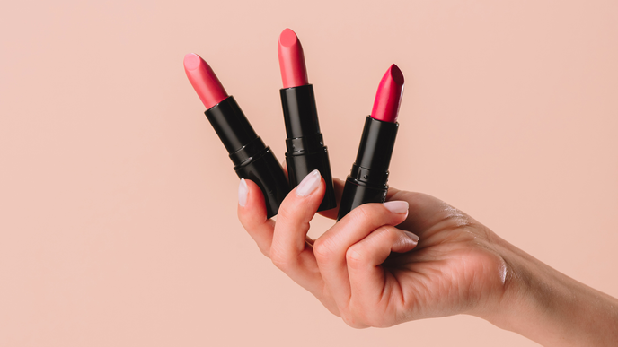 Für sofortige Frische: Diese 3 Lippenstifte zaubern uns um Jahre jünger - Viel besser als Rot! 