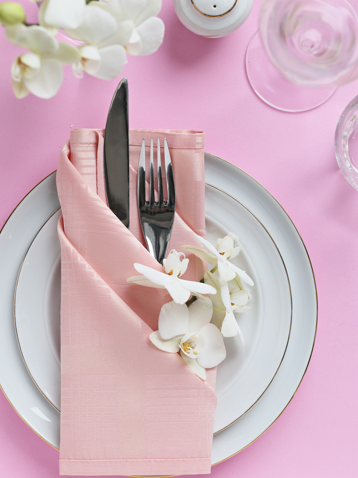 Osterservietten falten - Oster-Serviette mit Blumenbouquet