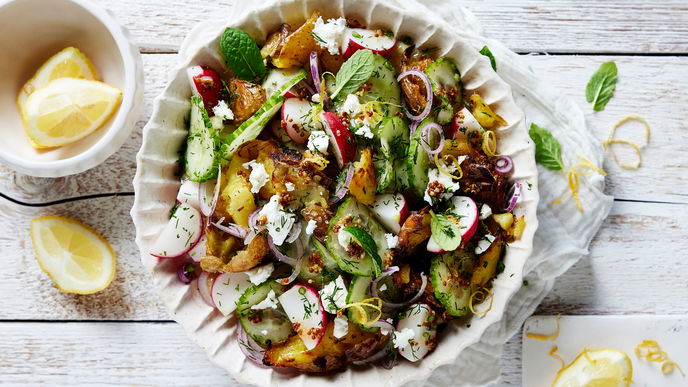 Unser Röstkartoffel-Salat mit Radieschen & Gurken ist der Klassiker 2.0