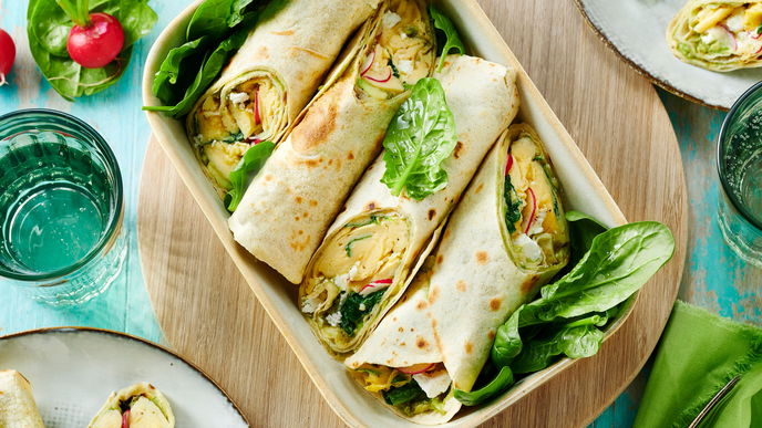 Die Rührei-Wraps mit Spinat & Feta sind in nur 15 Minuten fertig