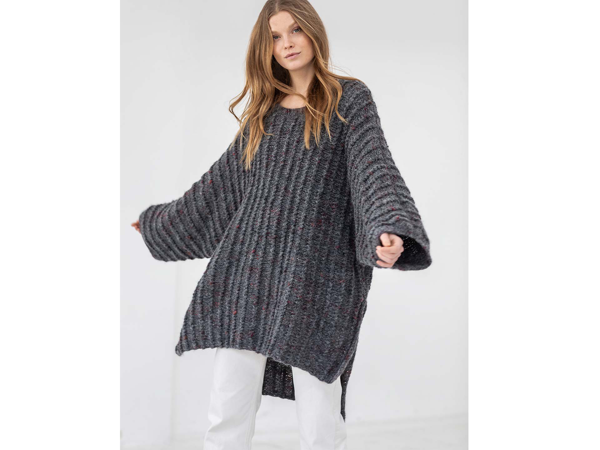 Stricken mit dicker Wolle - Model in XXL-Pullover von Lana Grossa