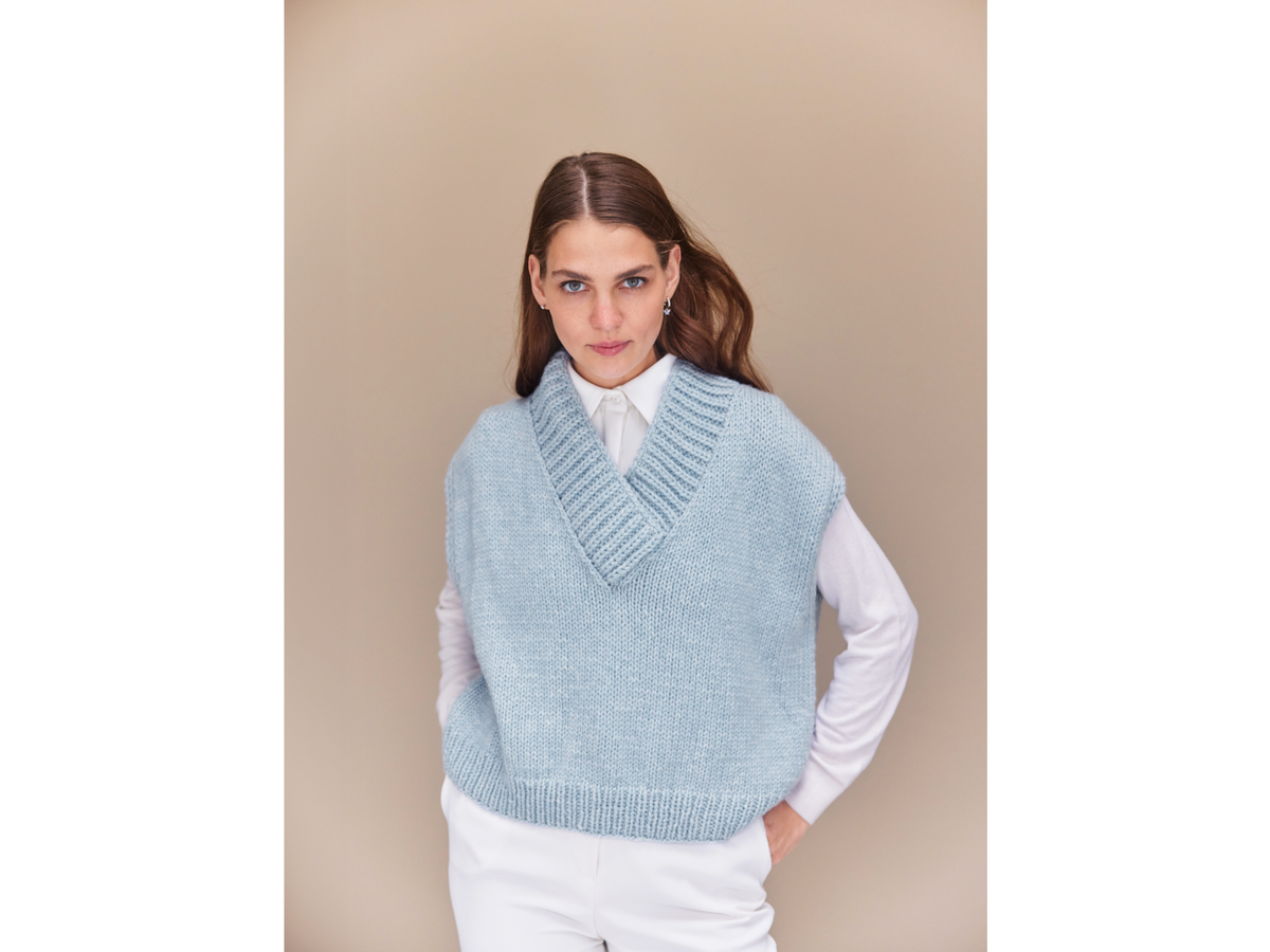 Stricken mit Rundstricknadel - Model in Oversize-Pullunder von Lana Grossa