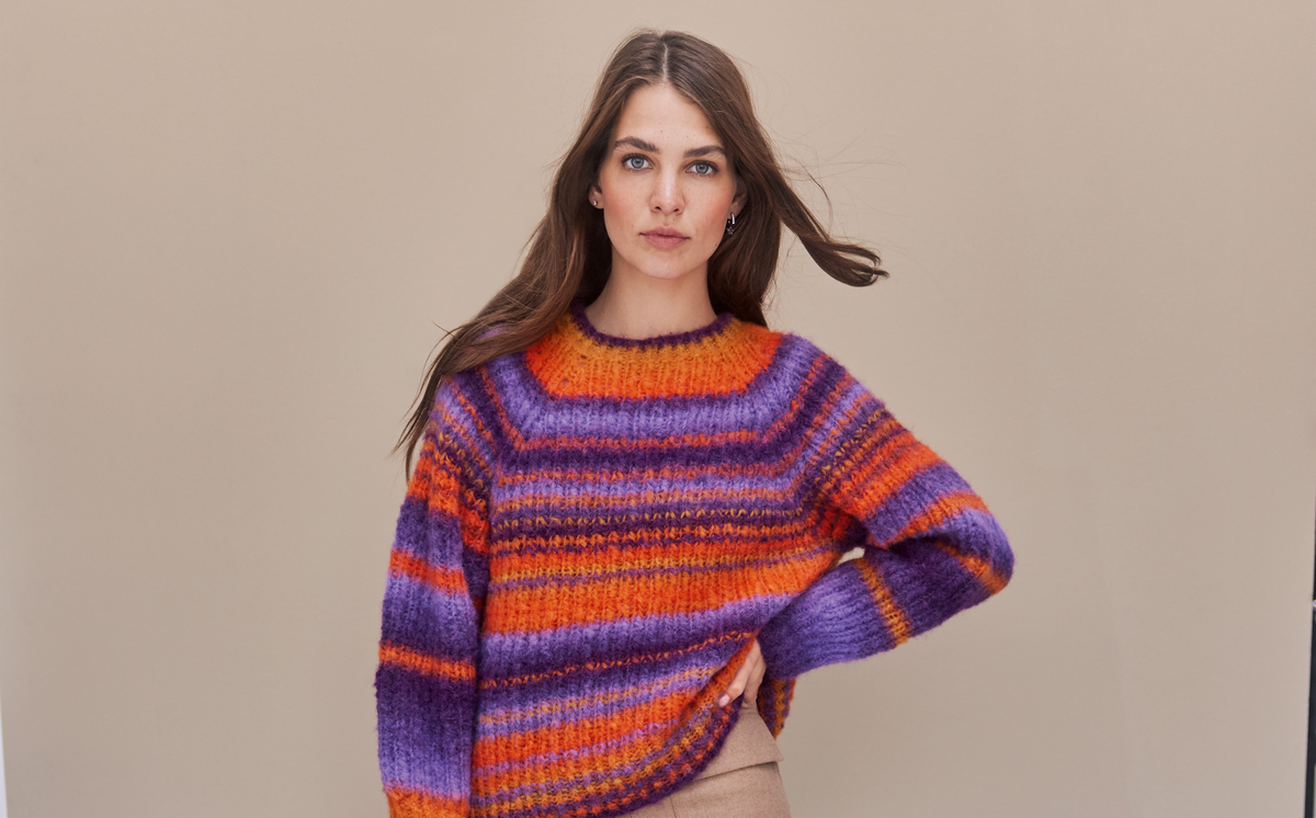 Top down stricken - Model in Top-Down-Streifenpullover von Lana Grossa