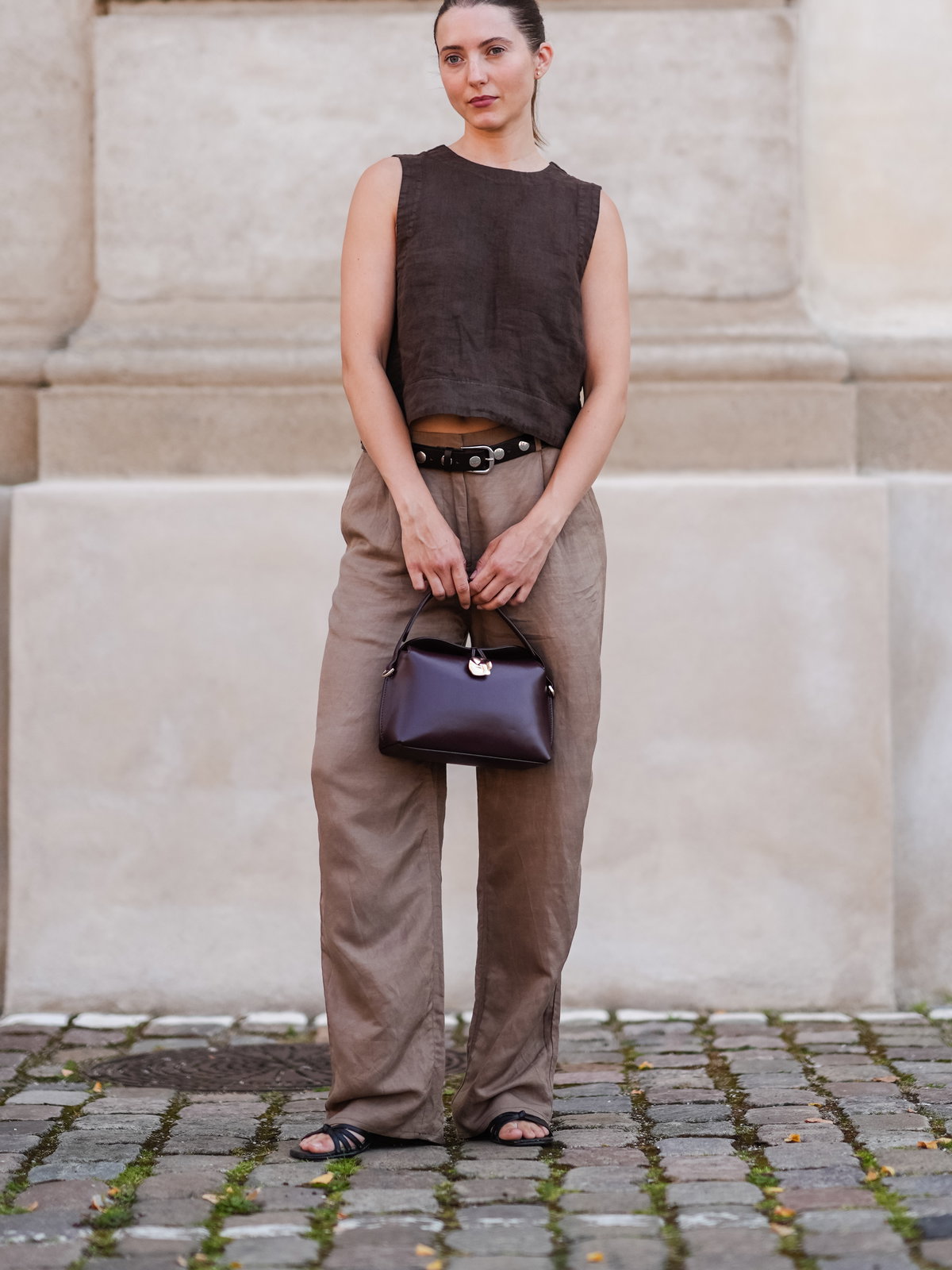 Weite Hose mit Sandaletten