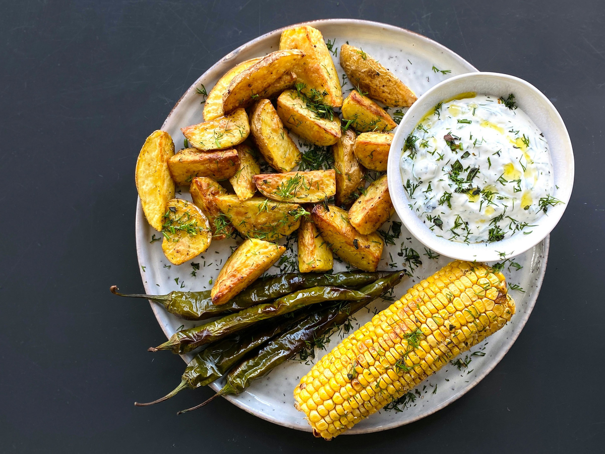 Gegrillte Maiskolben mit Joghurtdip