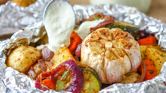 Gemüsepäckchen für den Grill: Mit unserem Rezept werden Zucchini, Tomate & Co. zum Highlight
