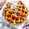 Fruchtiges Rezept für Rhabarber-Tarte mit Beeren für den Frühling
