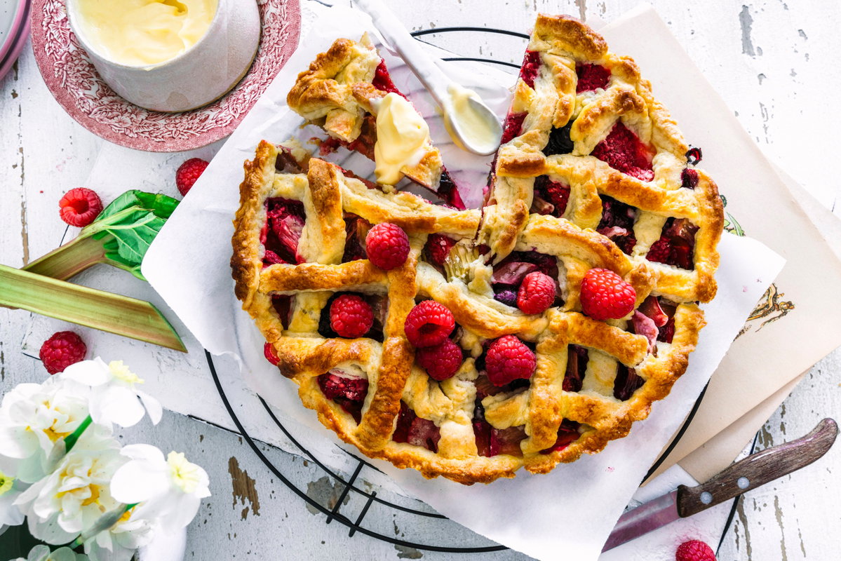 Rhabarber-Tarte mit Beeren