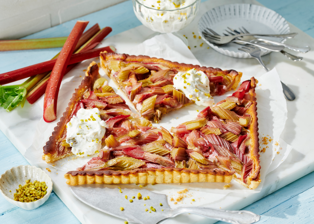 Rhabarber-Tarte mit Marzipan
