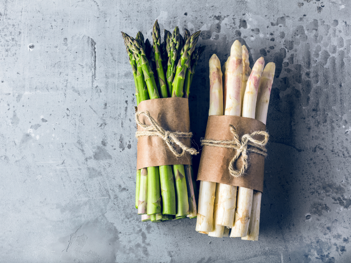 Grüner und weißer Spargel