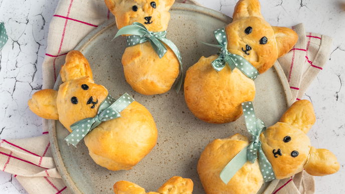 Traditionelles Ostergebäck: Unser klassisches Rezept für fluffige Brioche-Hasen 