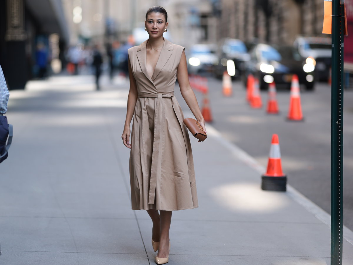 Elegantes Wickelkleid Streetstyle