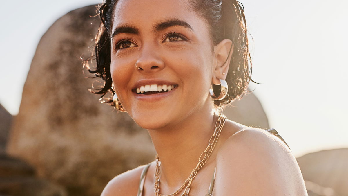 Bester wasserfester Schmuck: Diese Ketten und Co. gehören in jeden Koffer für den Strandurlaub