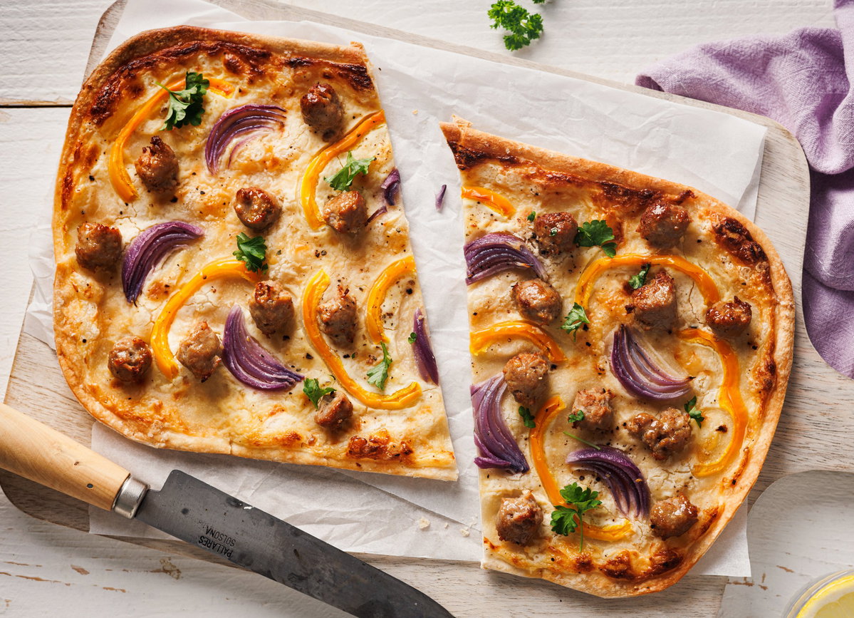 Bratwurst-Flammkuchen