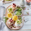Kräuter, Curry & Rote Bete: Leckeres Rezept für dreierlei gefüllte Eier mit Frischkäse