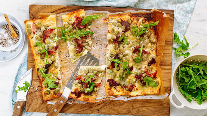 Flammkuchen mit Bohnen & Schinken: Unser mediterranes Rezept für den Sommer