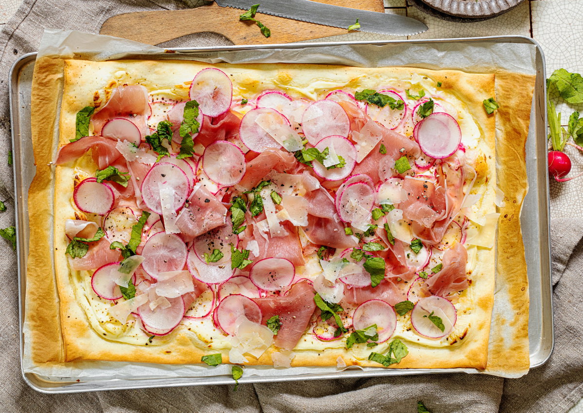 Flammkuchen mit Radieschen