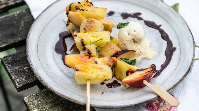 Rezept für Fruchtspieße mit leckerer Schoko-Espresso-Sauce