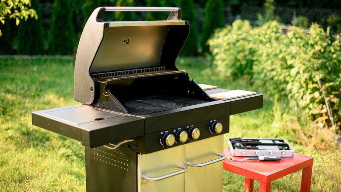 Gasgrill reinigen: So werden Rost, Tropfschale und Co. wieder ganz sauber 